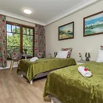 Zamorski By The Sea فندق مبيت وإفطار 3*